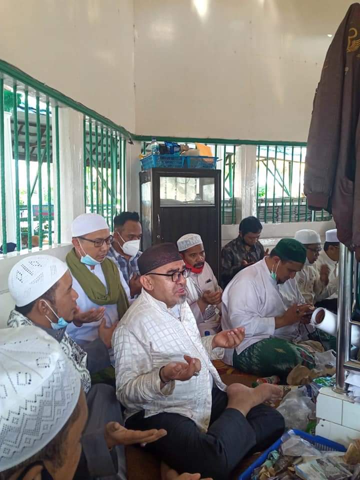 Pasangan Nomor Urut Makin Berziarah Ke Makam Tokoh Pembesar Islam Di Banjarmasin