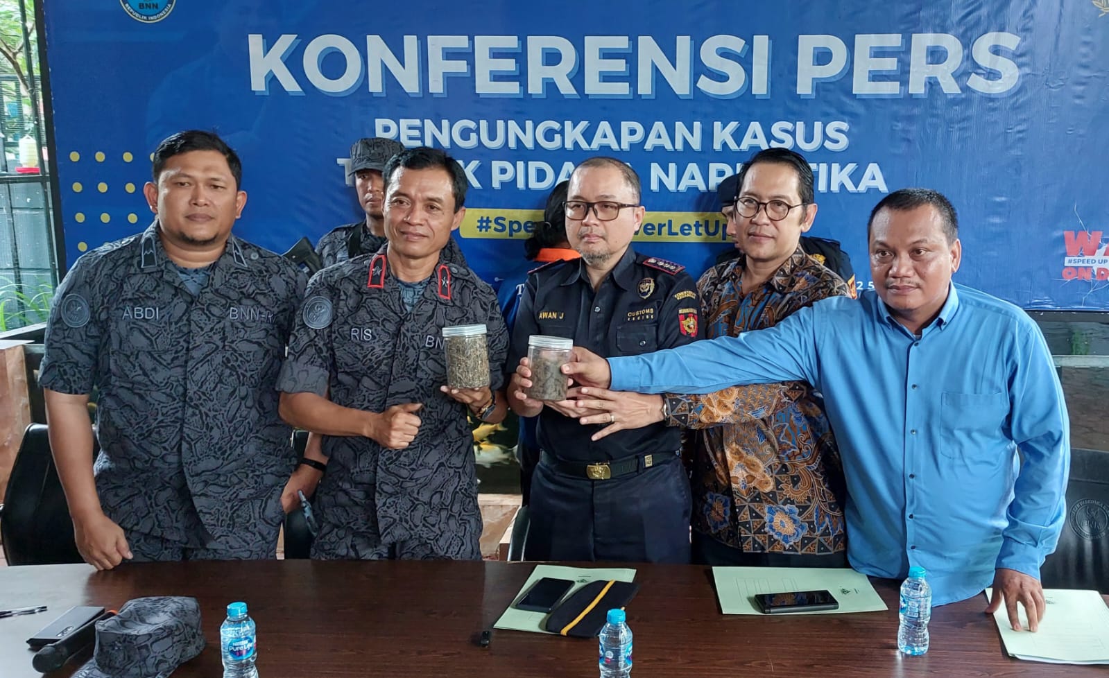 BNNK Balikpapan Gagalkan Penyelundupan Narkotika Dalam Kemasan Kue Cokelat