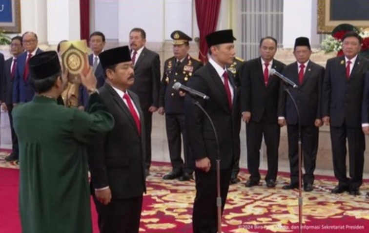 Resmi! Presiden Jokowi Lantik Hadi Tjahjanto Jadi Menko Polhukam, AHY ...